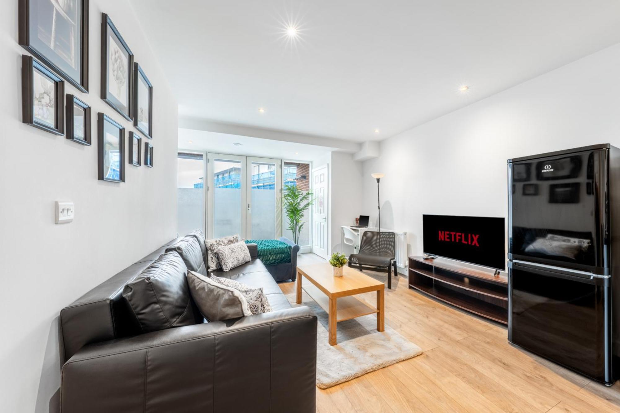 London Edgware Station Apartment Екстериор снимка