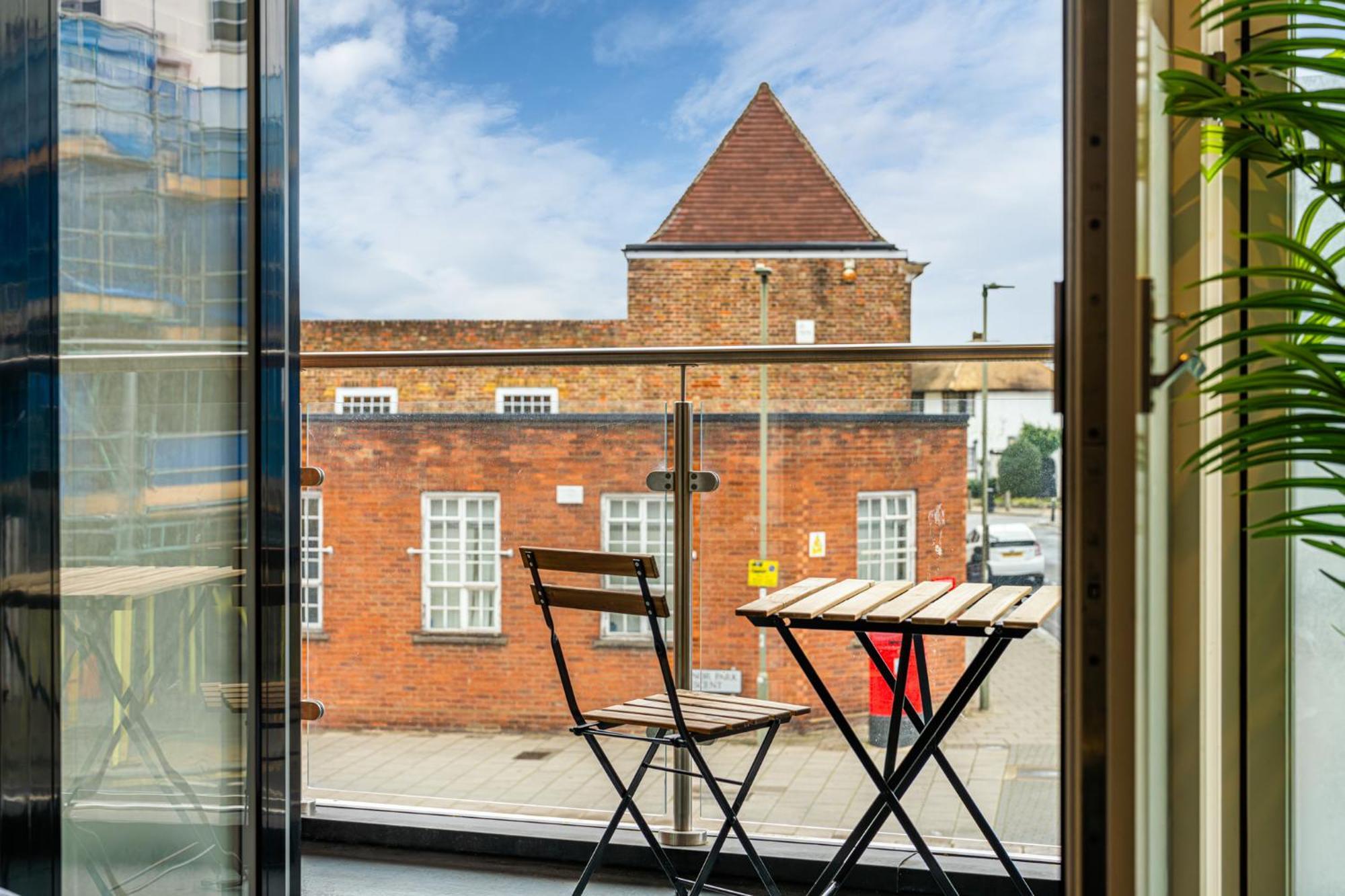 London Edgware Station Apartment Екстериор снимка